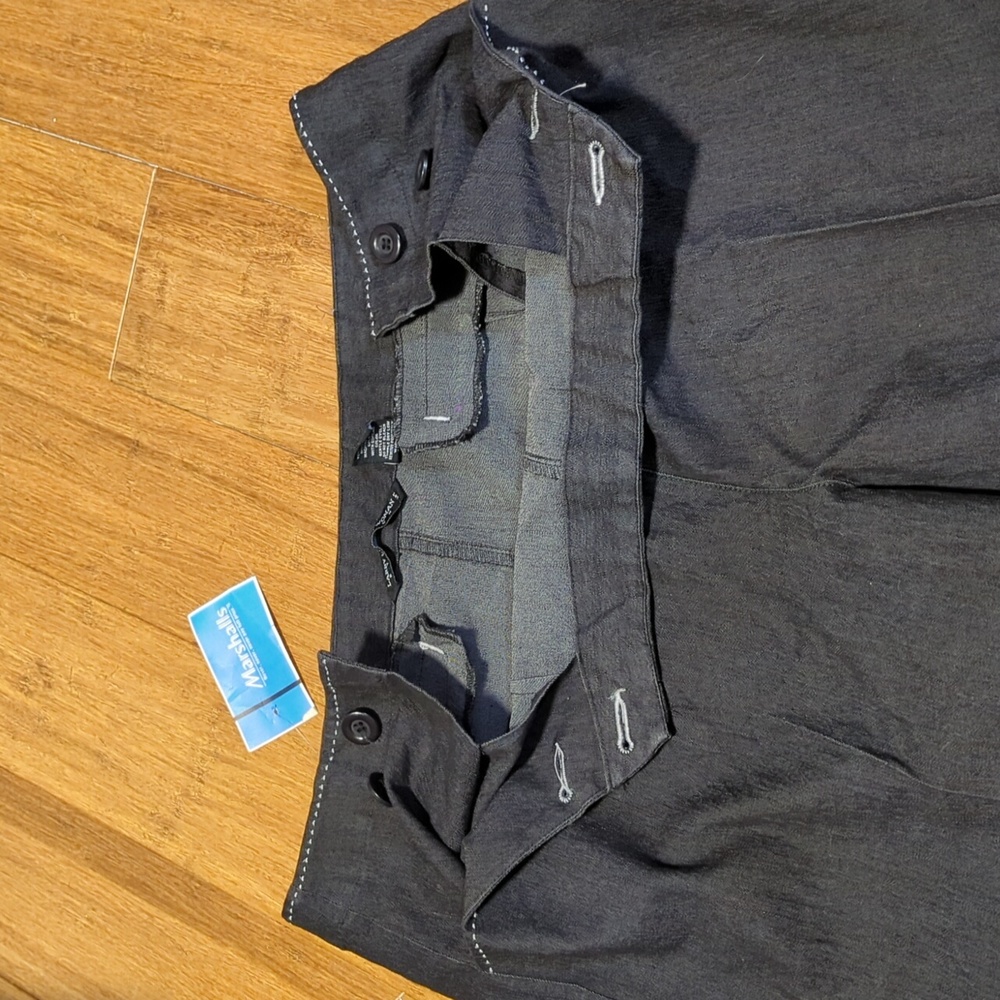 Larry Levine Woman Black Capri Pants with Decorative Stitching - Picture 10 of 10